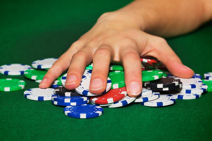Cách chơi bài Poker đơn giản mà dễ dàng làm quen